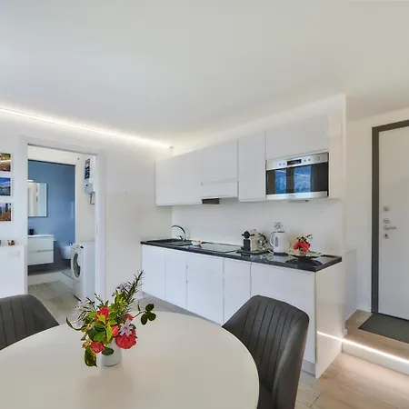 Sunrise With Air Conditioning And Stunning View Apartman Bellagio