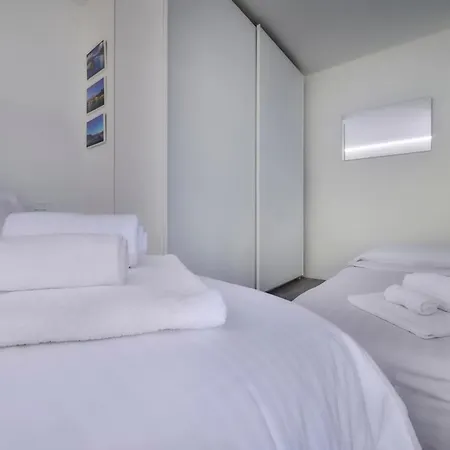 Sunrise With Air Conditioning And Stunning View ベッラージョ