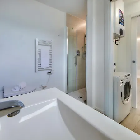 Sunrise With Air Conditioning And Stunning View * Μπελάτζιο